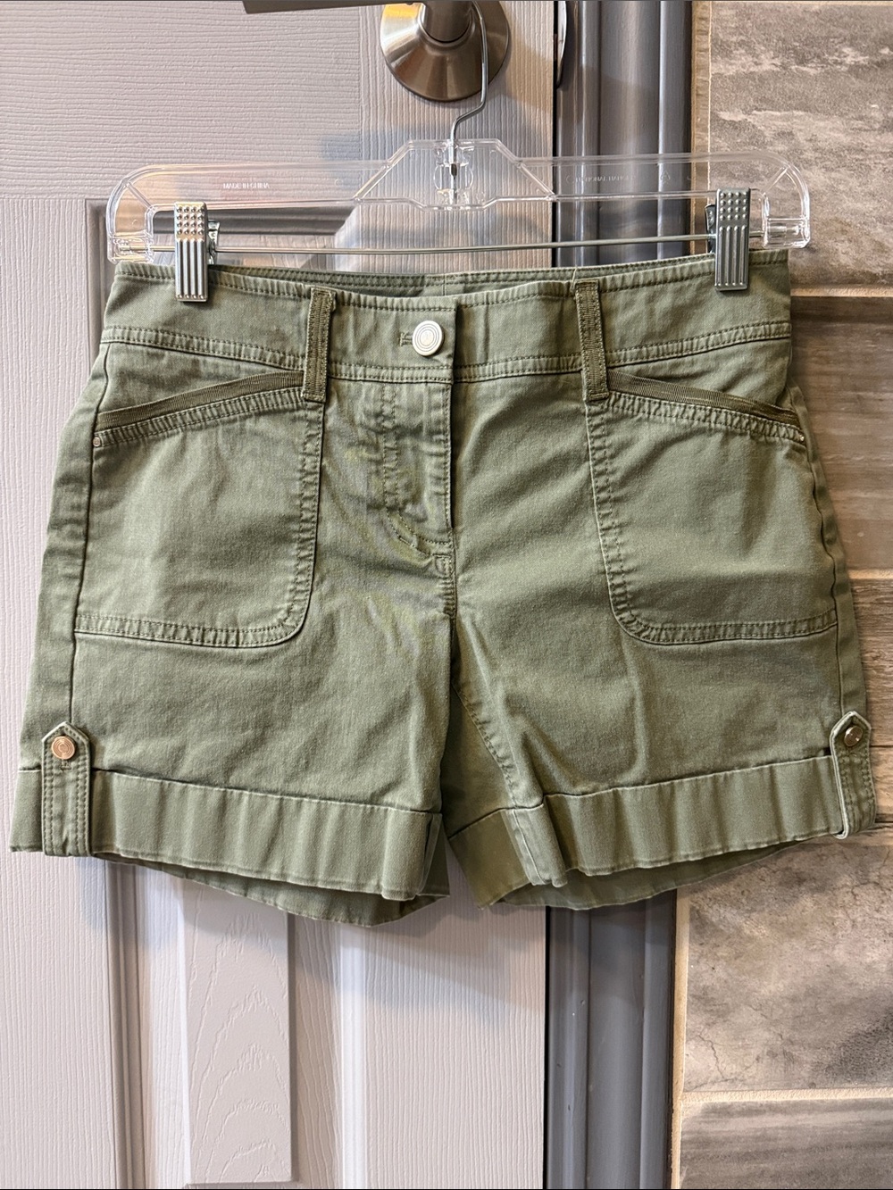White house Black market: Olive Women’s Utility Shorts size 0